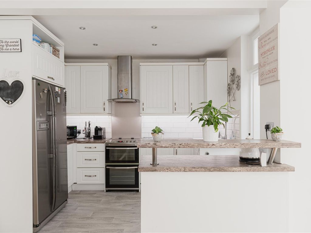 Dunraven Avenue, Redhill RH1  