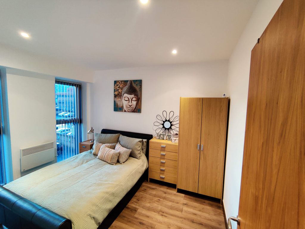 1 bed flat to rent in Park Street, Luton LU1, £1,100 pcm Zoopla