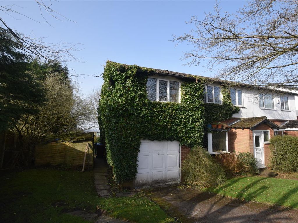 5 bed semidetached house for sale in Haycock Close, Stalybridge SK15