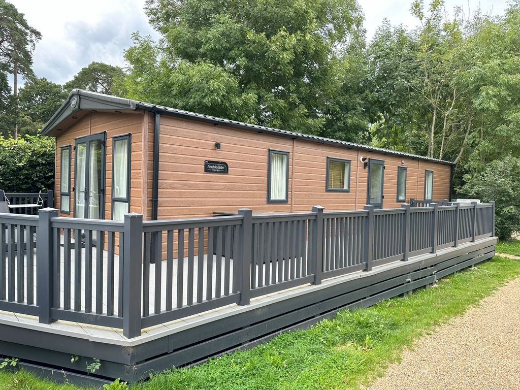 3 bed mobile/park home for sale in Sandy Balls Holiday Park, Godshill, Fordingbridge SP6 Zoopla