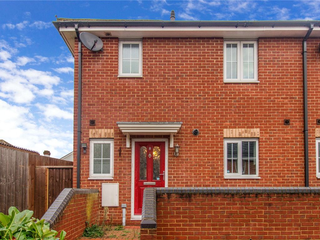 3 bed end terrace house for sale in St. Stephens Crescent, Chadwell St