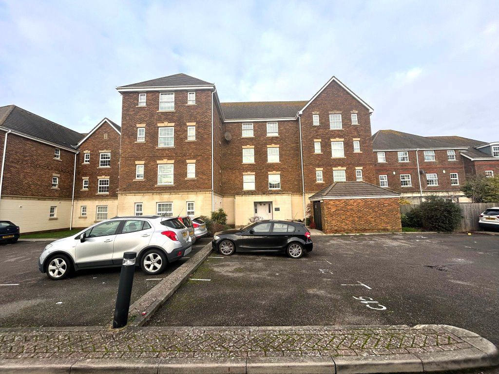 2 bed flat to rent in Scholars Walk, BexhillOnSea TN39, £950 pcm Zoopla