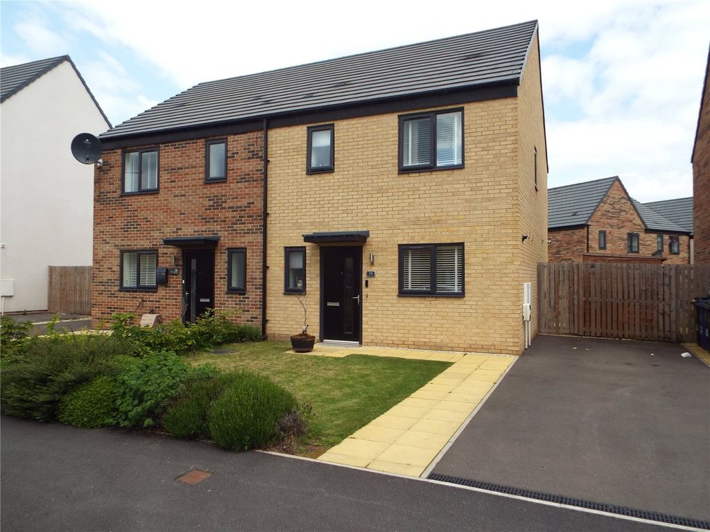 3 bed semidetached house for sale in Lake View, Doncaster, South
