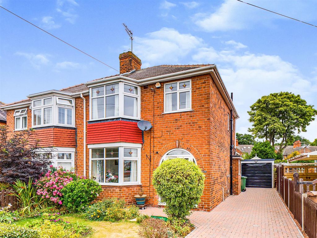 3 bed semidetached house for sale in Kingtree Avenue, Cottingham HU16