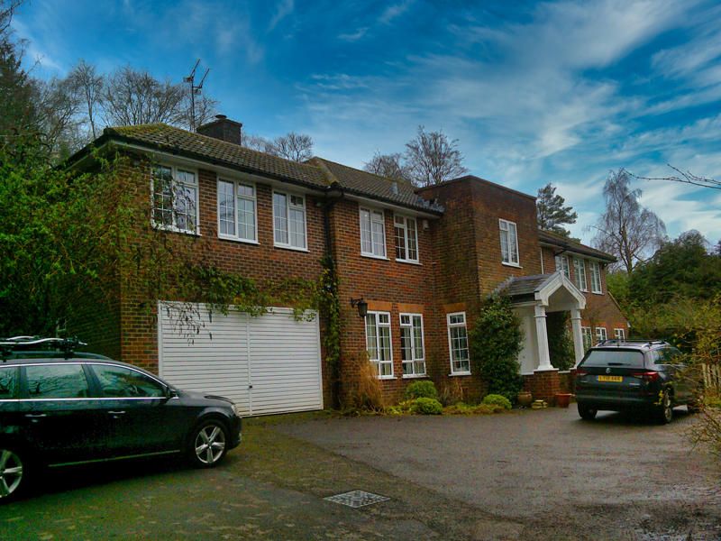 Studio to rent in Stoatley Rise, Haslemere GU27, £1,050 pcm Zoopla