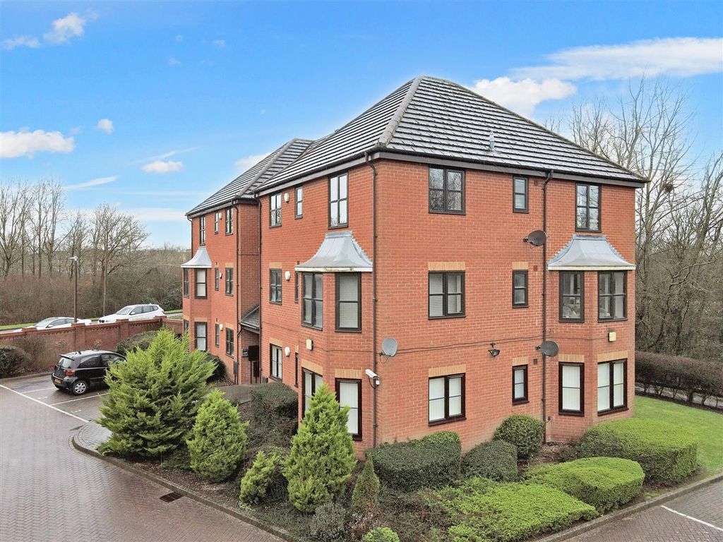 2 bed flat for sale in St. Abbs Court, Tattenhoe, Milton Keynes MK4, £
