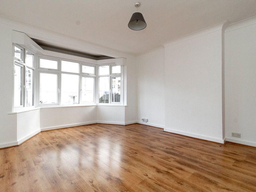 2 bed flat to rent in Drive Court, The Drive, Edgware HA8 Zoopla