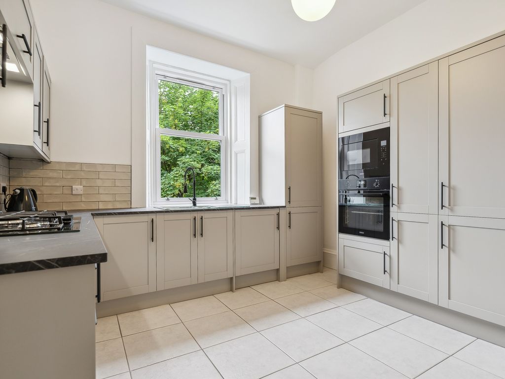 1 bed flat for sale in Cathcart Road, Govanhill, Glasgow G42, £129,000