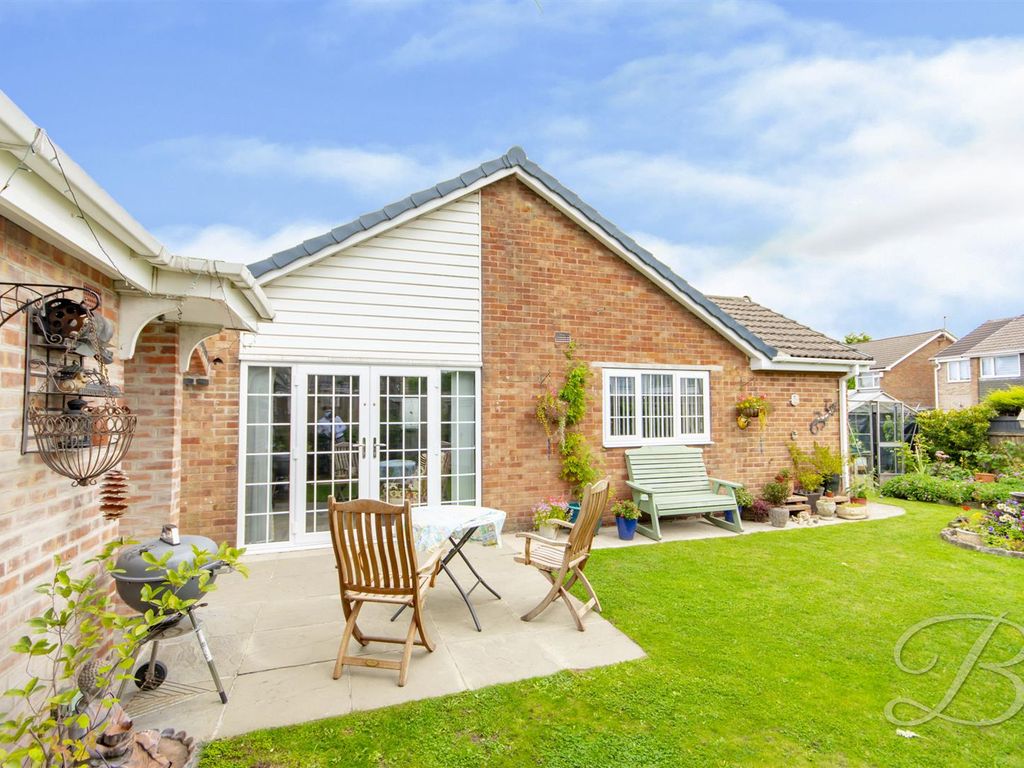 2 bed detached bungalow for sale in Denbigh Close, Rainworth, Mansfield