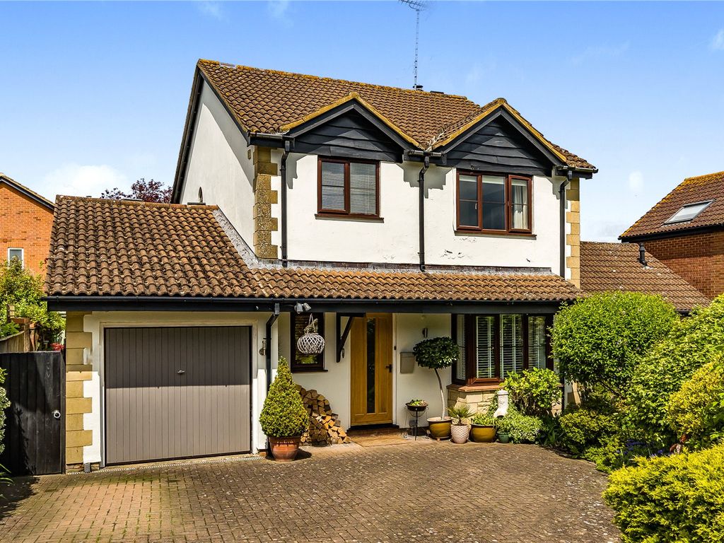 3 bed detached house for sale in Home Close, Chiseldon, Swindon