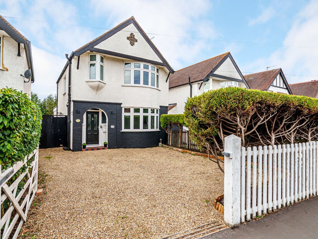 3 bed detached house for sale in School Lane, Addlestone KT15, £630,000 Zoopla