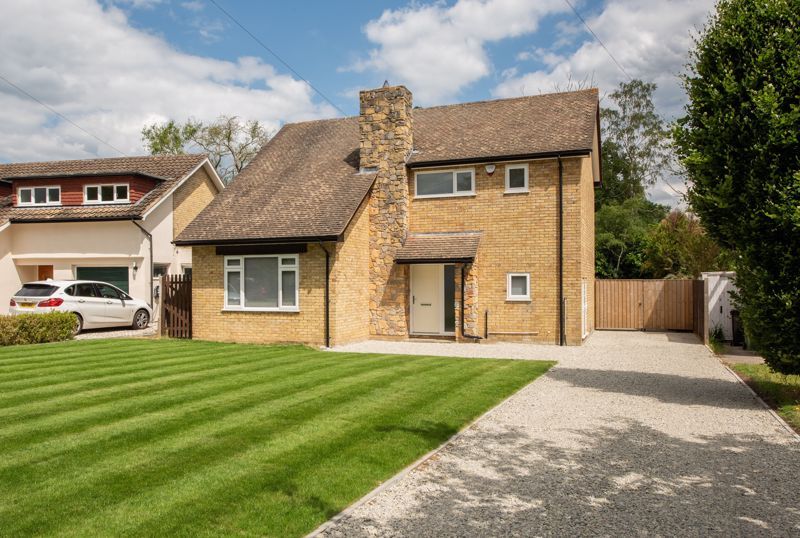 3 bed detached house for sale in Parkside Close, East Horsley