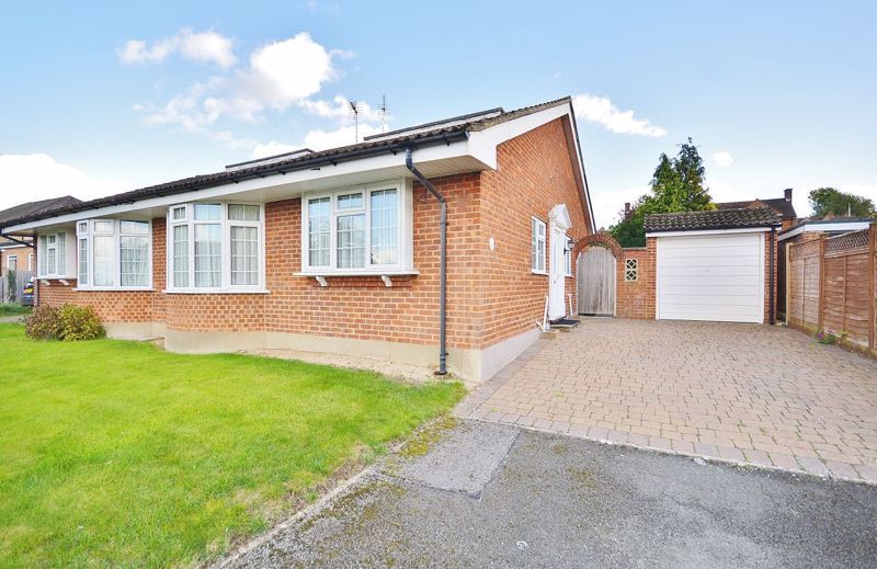 3 bed bungalow for sale in Bell Close, Princes Risborough HP27, £