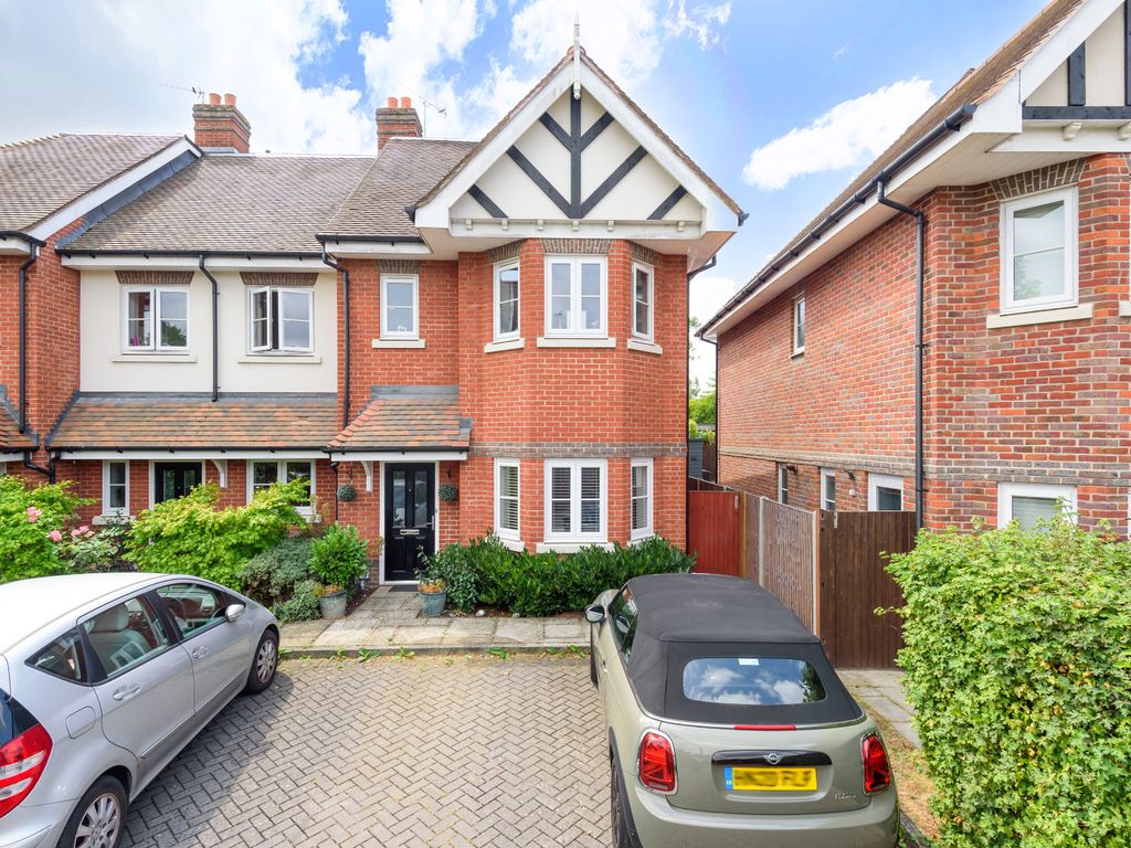 4 bed end terrace house for sale in Knights Mead, Chertsey KT16 Zoopla