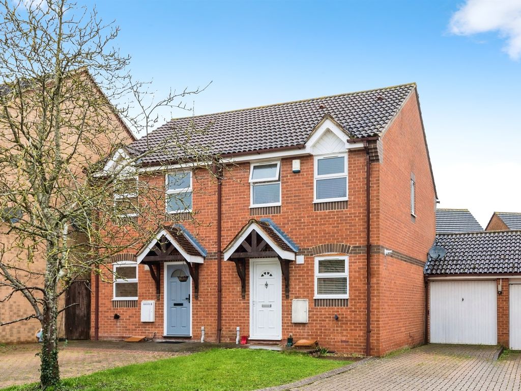 2 bed semidetached house for sale in Swallow Close, Oxford OX4, £