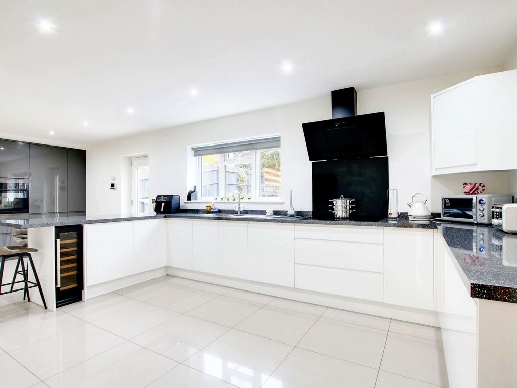 5 bed detached house for sale in Drovers Way, Desford LE9, £600,000