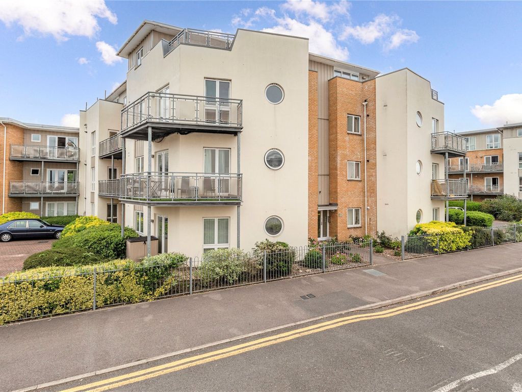 2 bed flat for sale in Chertsey, Surrey KT16 Zoopla
