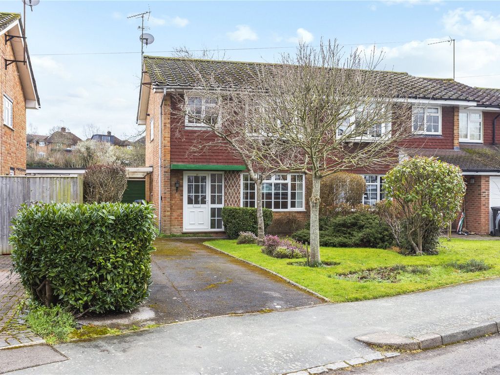 3 bed semidetached house for sale in Meadow Drive, Lindfield, Haywards