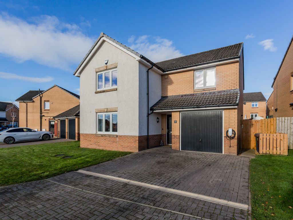 4 bed property for sale in 38 Millbank Circle, PA7, £335,000