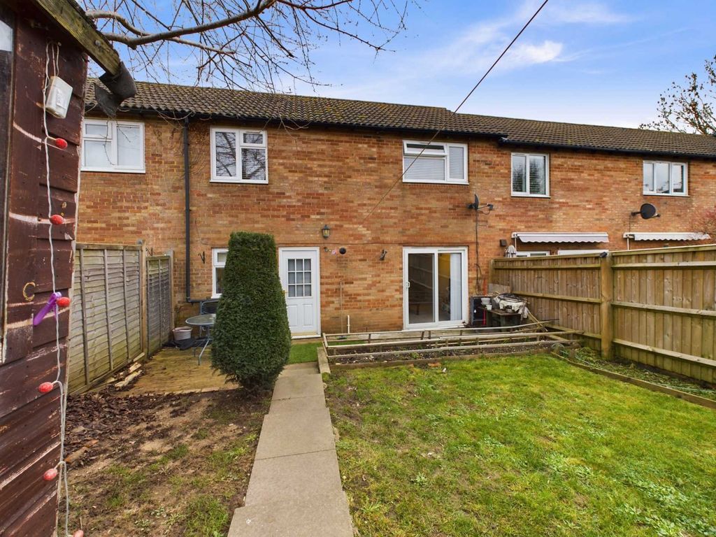 2 bed terraced house to rent in Close, Marlow SL7, £1,595 pcm