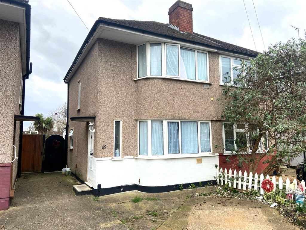 3 bed semidetached house for sale in Northumberland Crescent, Feltham