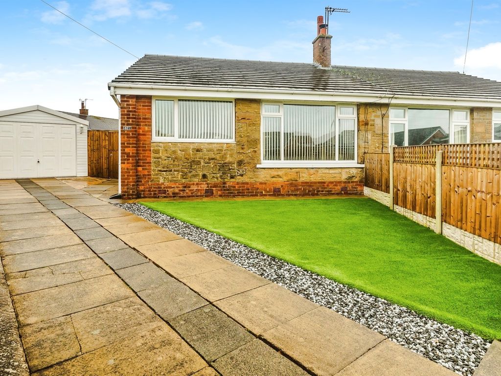 2 bed semidetached bungalow for sale in Wentworth Drive, Illingworth