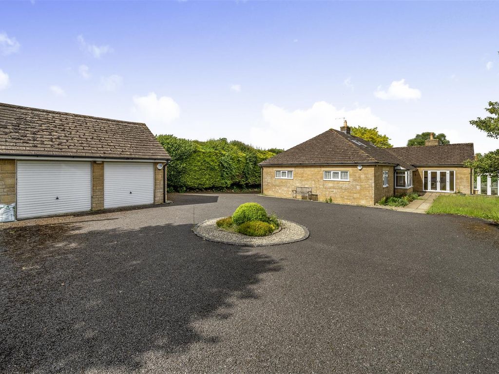 4 bed detached bungalow for sale in Pound Close, Stalbridge