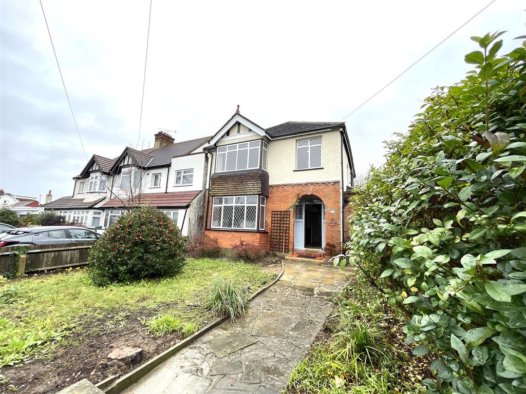 4 bed detached house to rent in Stanley Park Road, Carshalton SM5, £2,650 pcm Zoopla