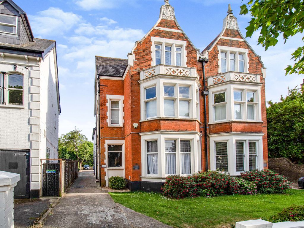 2 bed flat for sale in St. Vincents Road, WestcliffOnSea SS0 Zoopla
