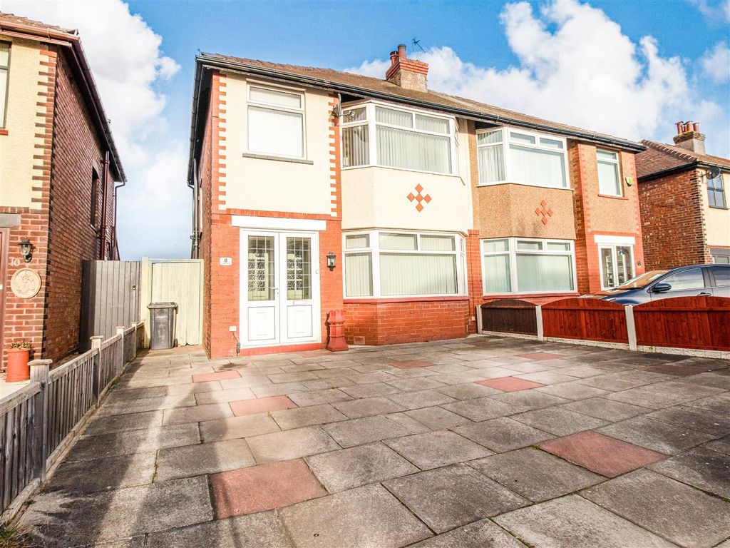 3 bed semidetached house for sale in Glamis Drive, Churchtown