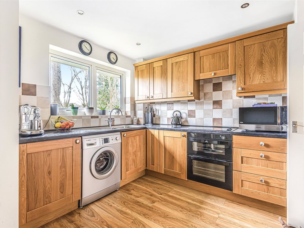 2 bed flat for sale in Oaklands, Hayes Lane, Kenley, Surrey CR8 Zoopla
