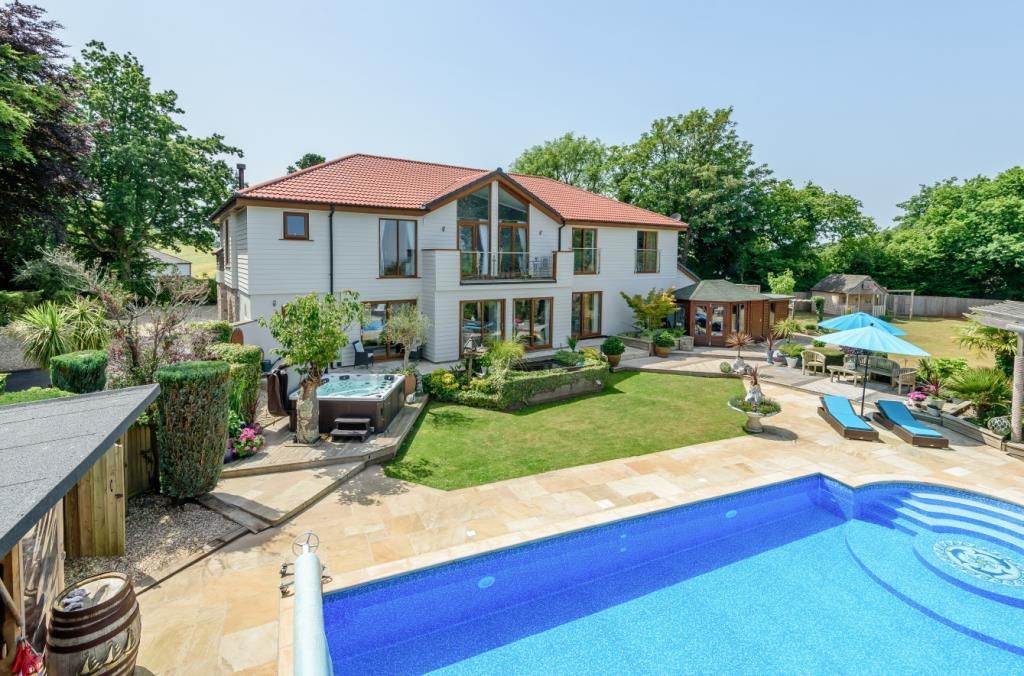 Sladnor Park Road, Maidencombe, Devon TQ1  