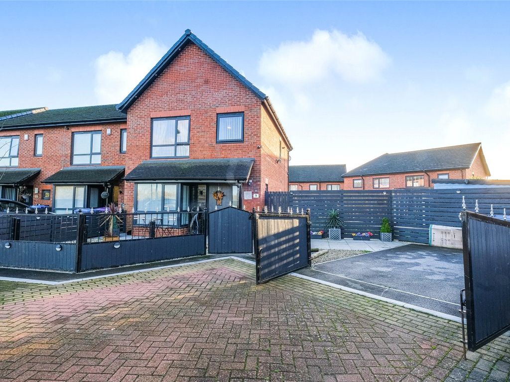 3 bed end terrace house for sale in Brookview Close, Netherley