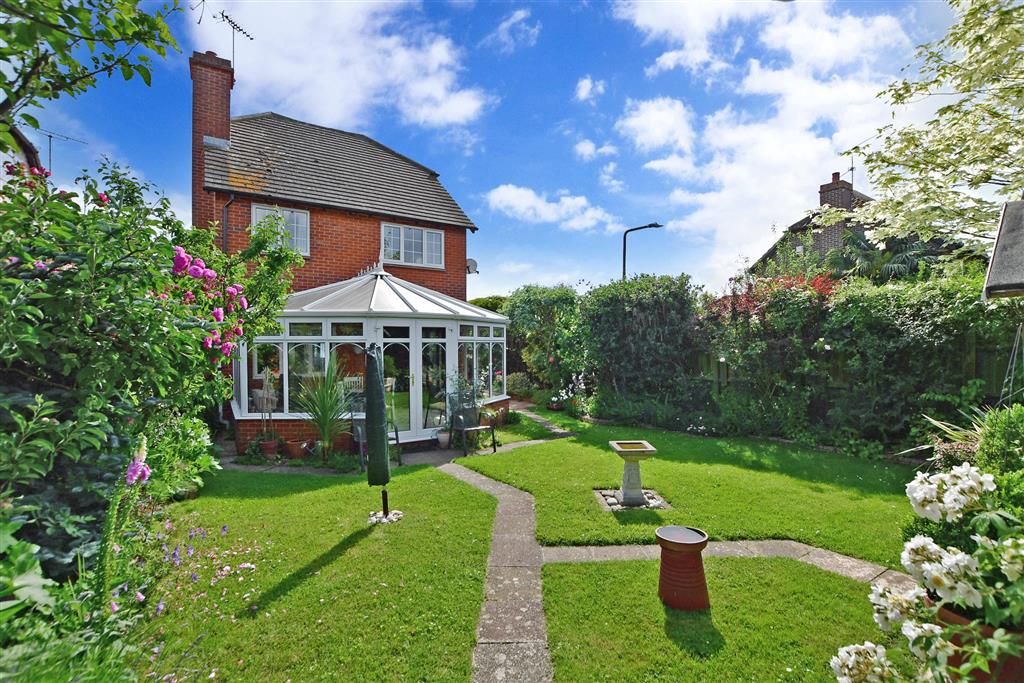 3 bed detached house for sale in Low Meadow, Halling, Rochester, Kent