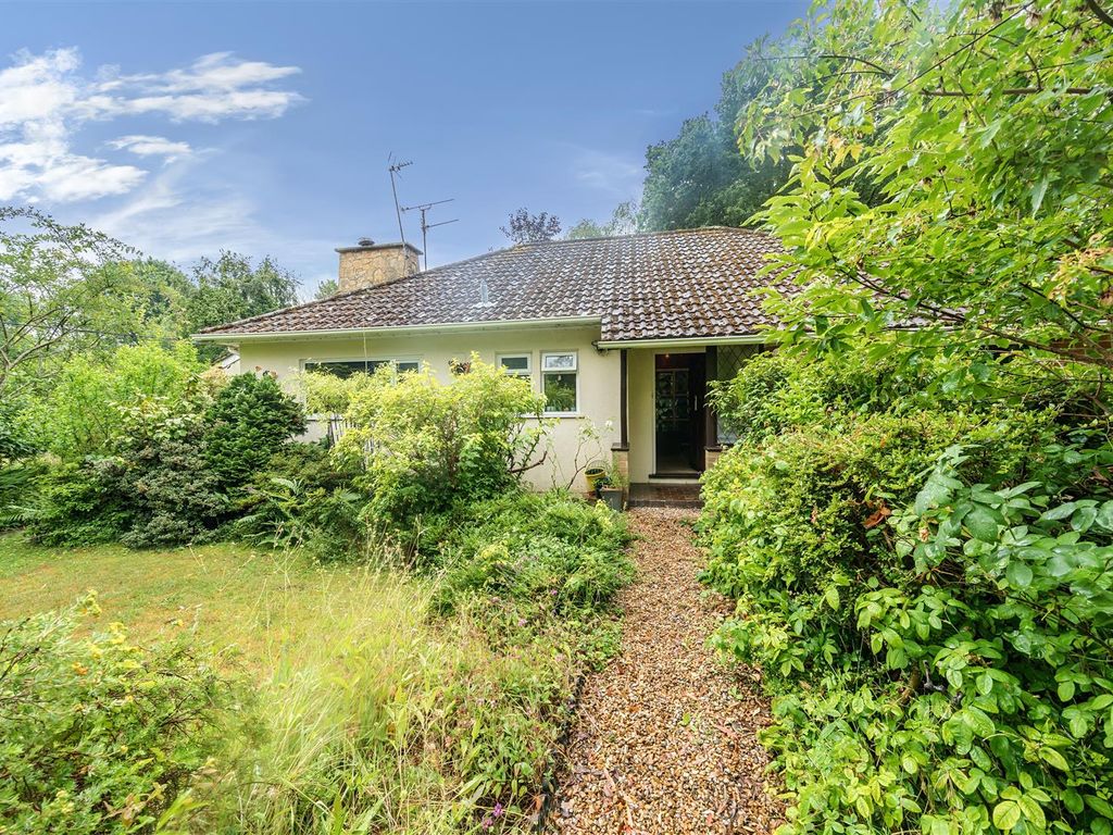 2 bed detached bungalow for sale in Nash Grove Lane, Finchampstead