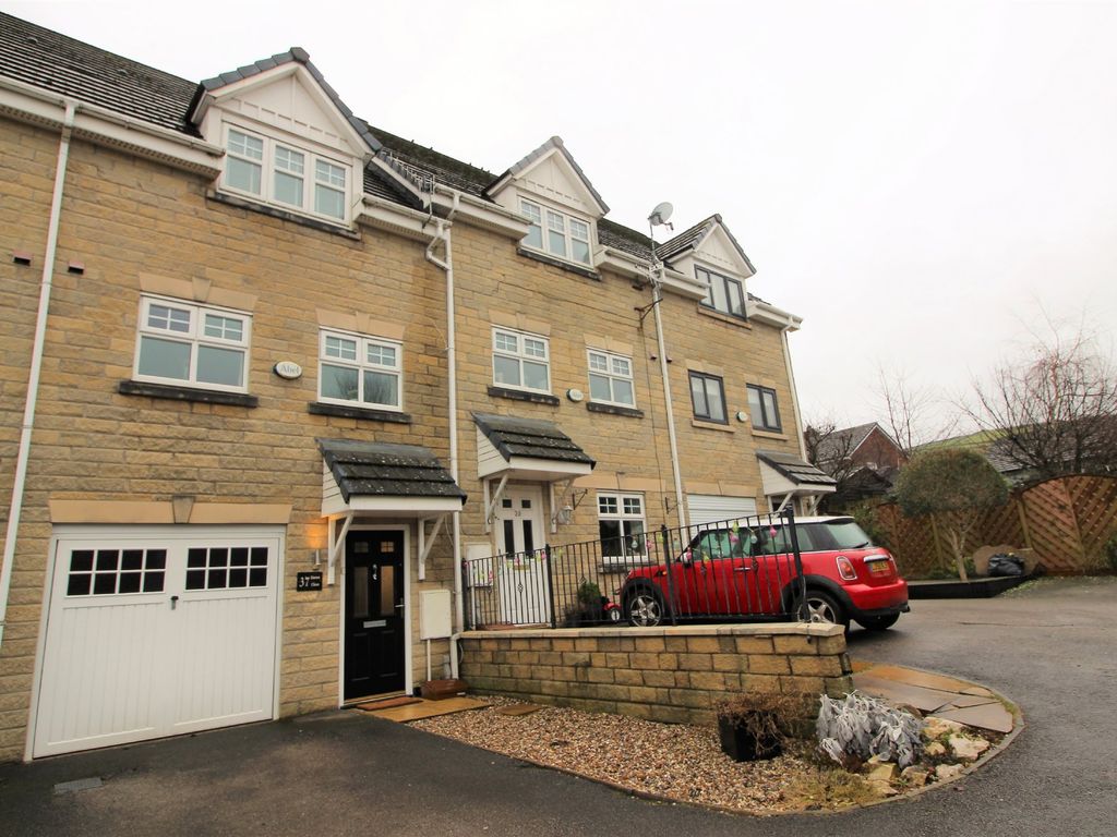 3 bed town house for sale in Heron Close, Shirebrook Park, Glossop SK13