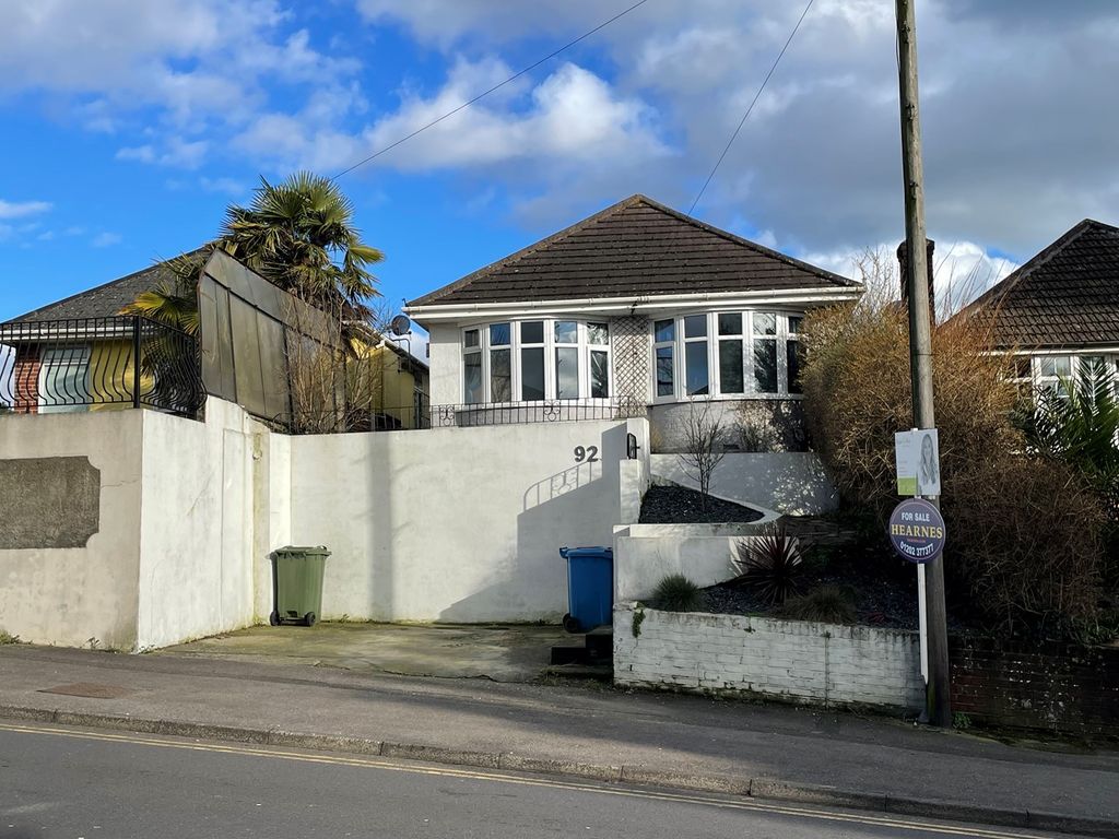 4 bed chalet for sale in Alder Road, Poole BH12, £360,000 Zoopla