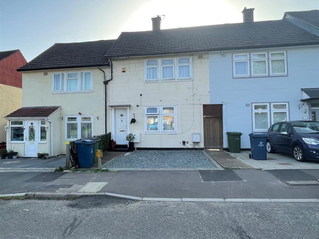 2 bed property to rent in Courtenay Avenue, Harrow HA3, £1,700 pcm Zoopla