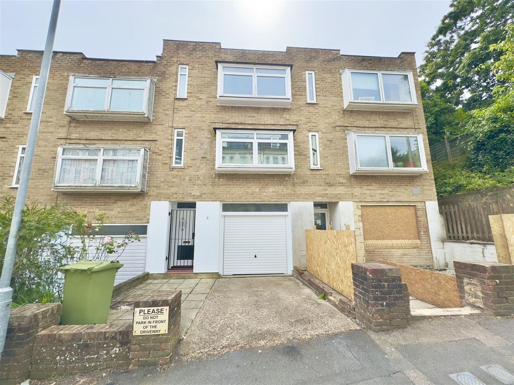 2 bed terraced house for sale in Park Lodge Court, Kenilworth Road, St
