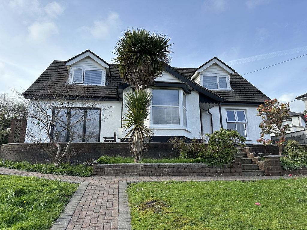 5 bed detached bungalow for sale in Gorof Road, Ystradgynlais, Swansea
