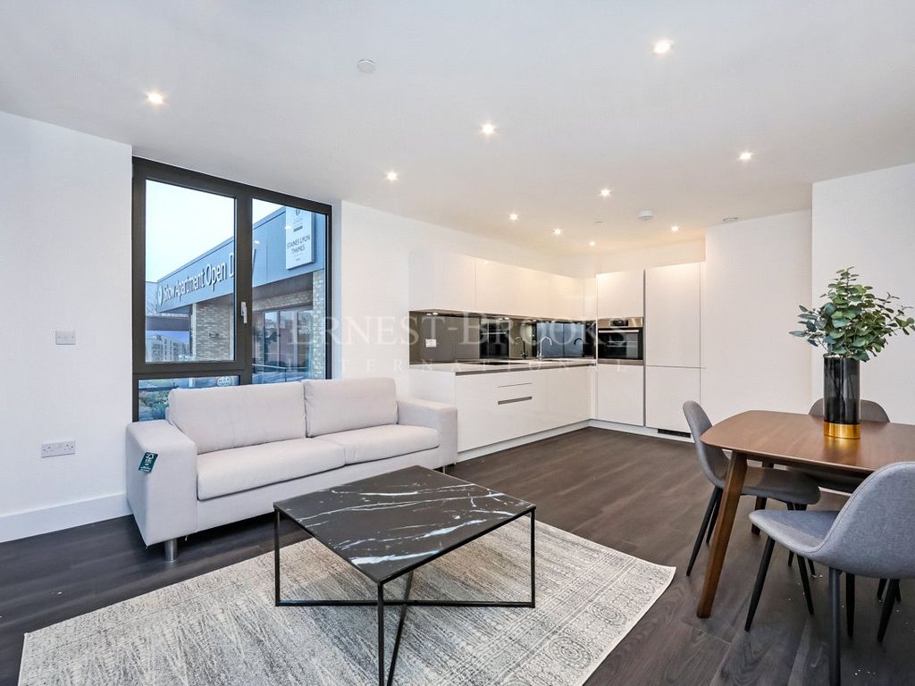 2 bed flat to rent in Kempton House, 122 High Street, StainesUpon