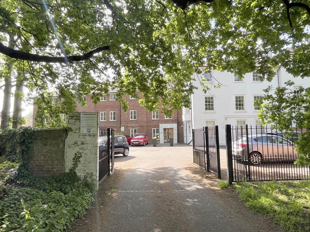 Studio for sale in Weston Green Road, Thames Ditton KT7 Zoopla