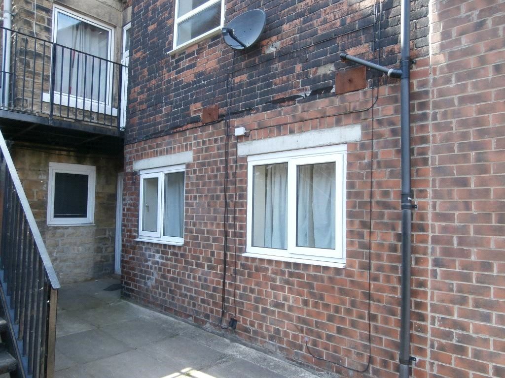 1 bed flat to rent in Sheffield Road, Barnsley, South Yorkshire S70