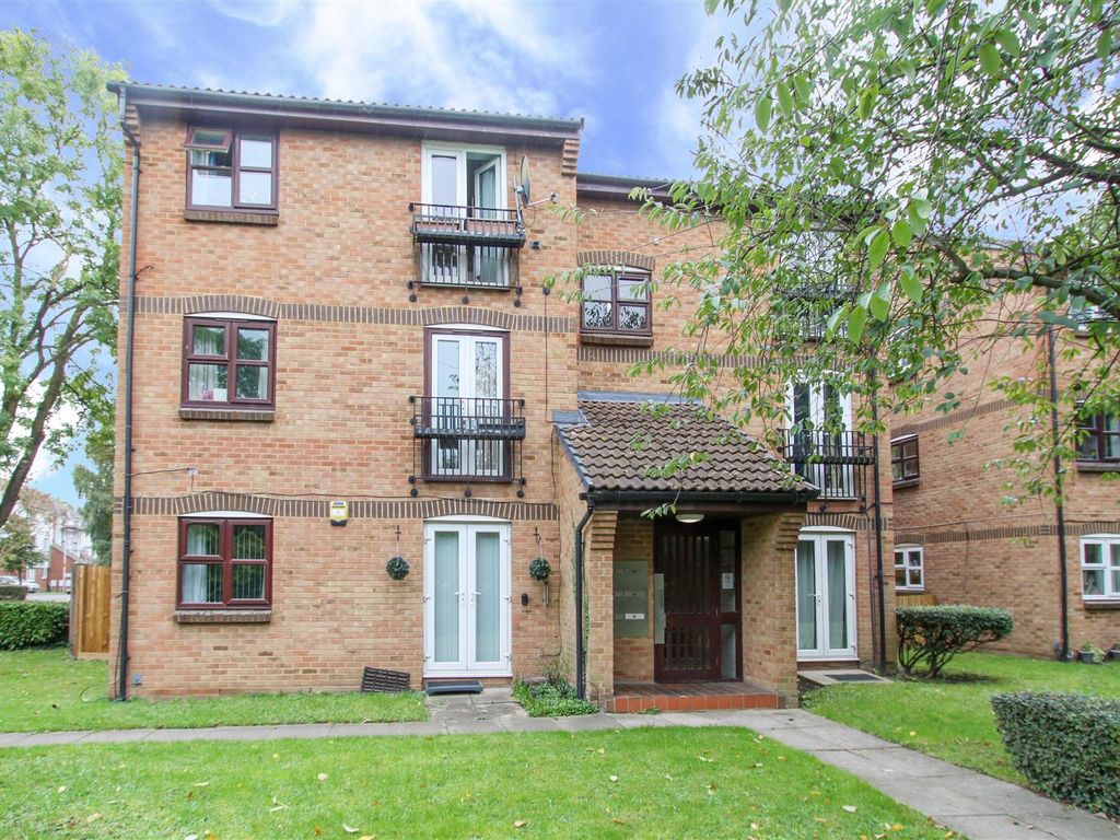 2 bed flat for sale in Merrivale Mews, Tavistock Road, West Drayton UB7