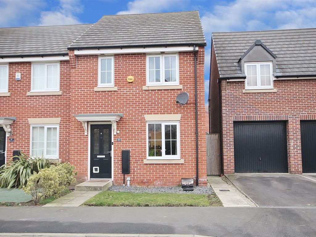 3 bed semidetached house for sale in Holme Lane, Selby YO8, £200,000