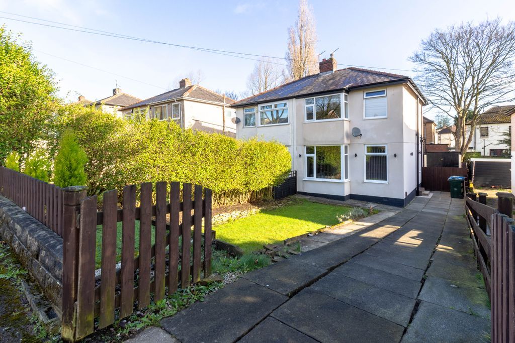 3 bed semidetached house for sale in Netherlands Avenue, Low Moor