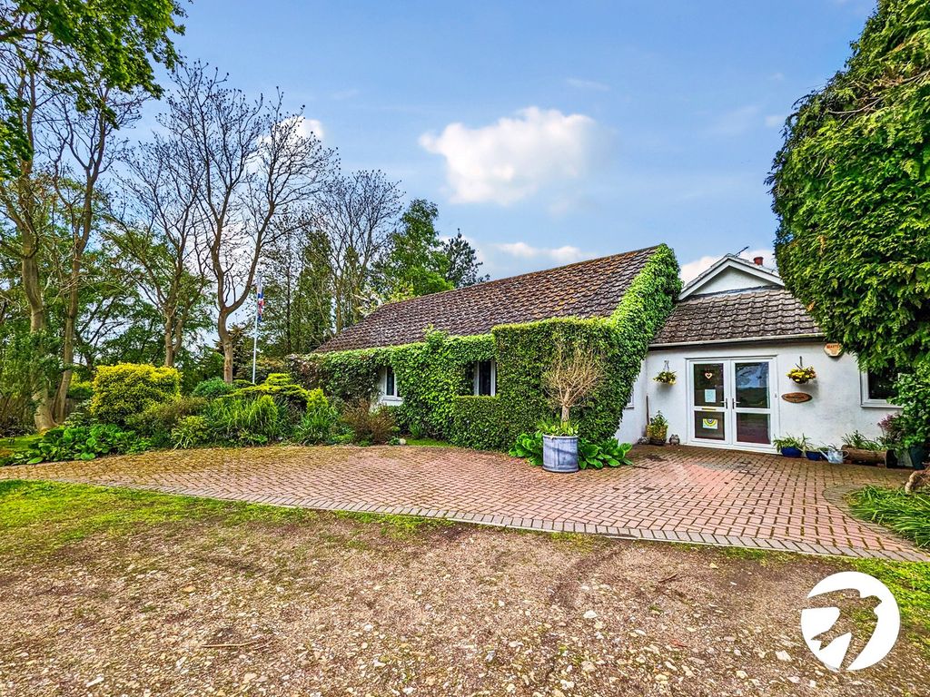 4 bed bungalow to rent in Woodgate Lane, Borden, Sittingbourne, Kent