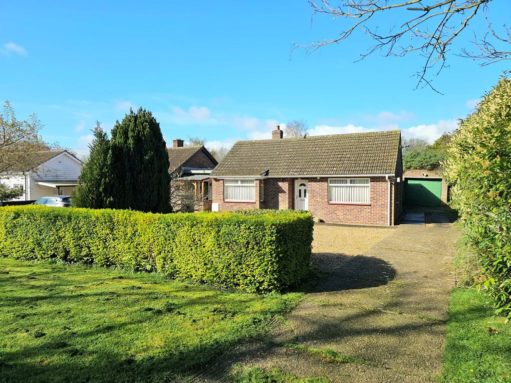2 bed detached bungalow for sale in Cambridge Road, Hardwick, Cambridge