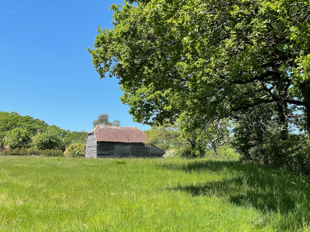 3 bed barn conversion for sale in Naldretts Lane, Rudgwick, Horsham