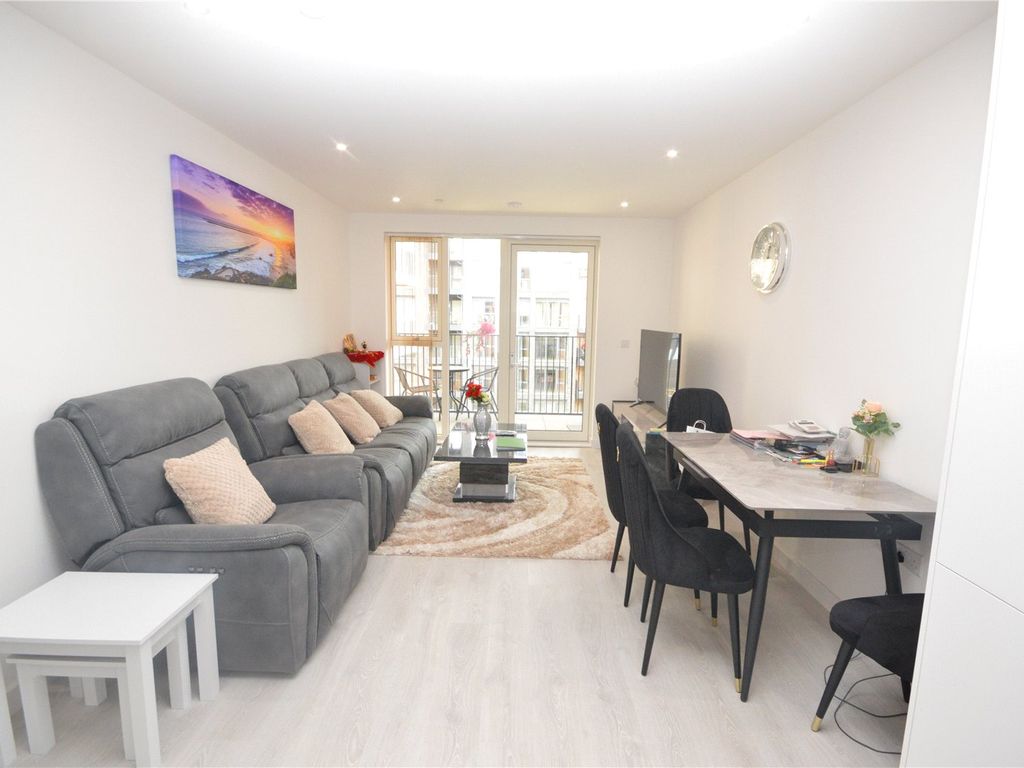 1 bed flat to rent in Alexandra Road, Hounslow TW3, £1,600 pcm Zoopla